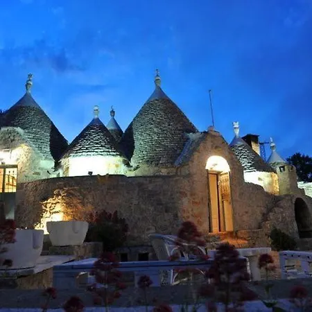 別荘 Beautiful Trulli With Pool Near *