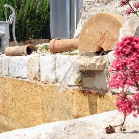 別荘 Beautiful Trulli With Pool Near