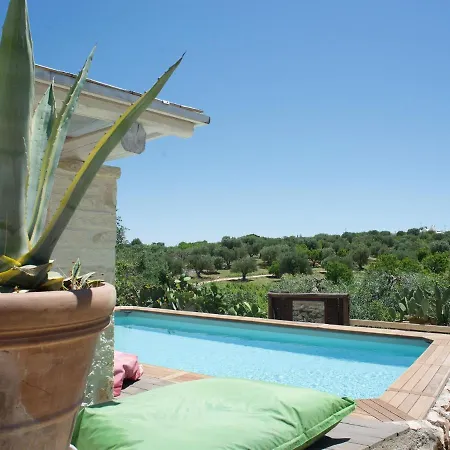 別荘 Beautiful Trulli With Pool Near